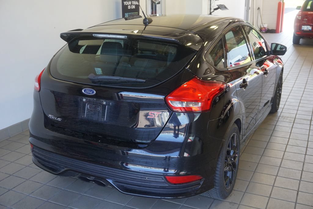 Used 2018 Ford Focus ST FWD image 11