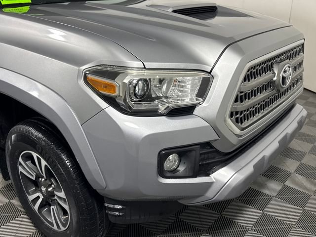 Used 2017 Toyota Tacoma TRD Sport w/ Tow Package (A/T) image 12