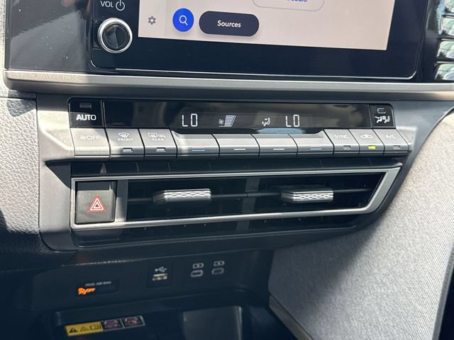Used 2025 Toyota Camry LE FWD image 22