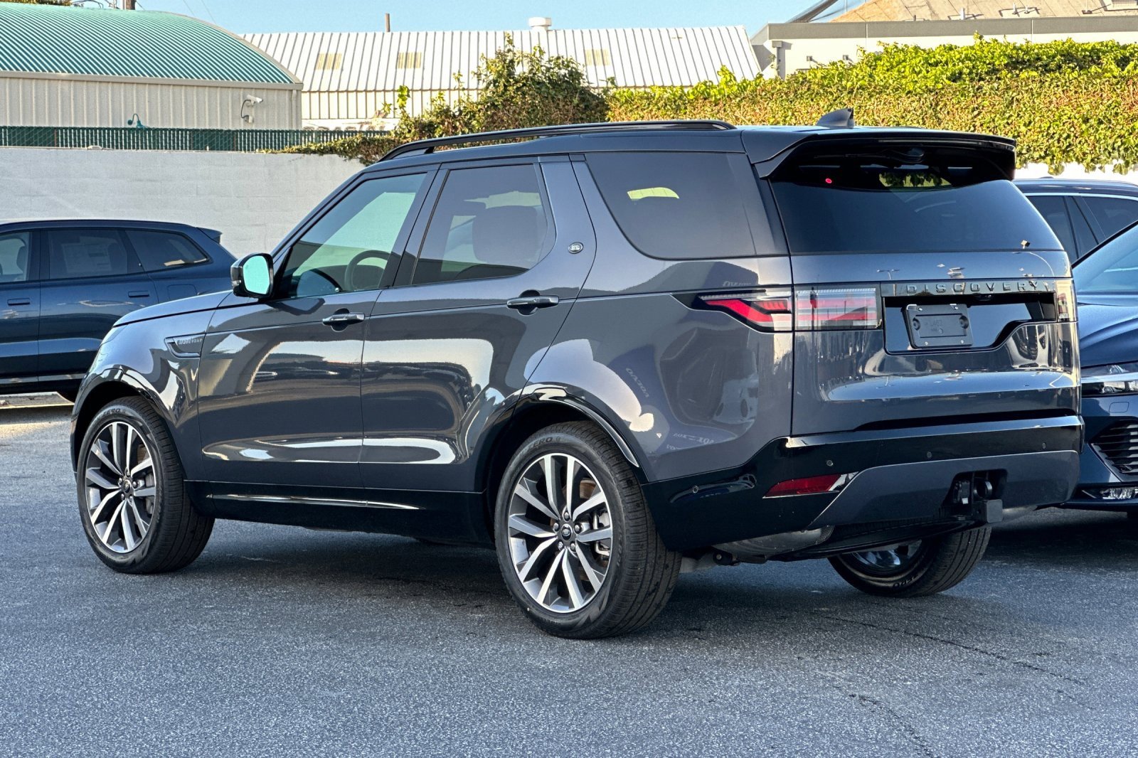 New 2025 Land Rover Discovery Dynamic SE image 3