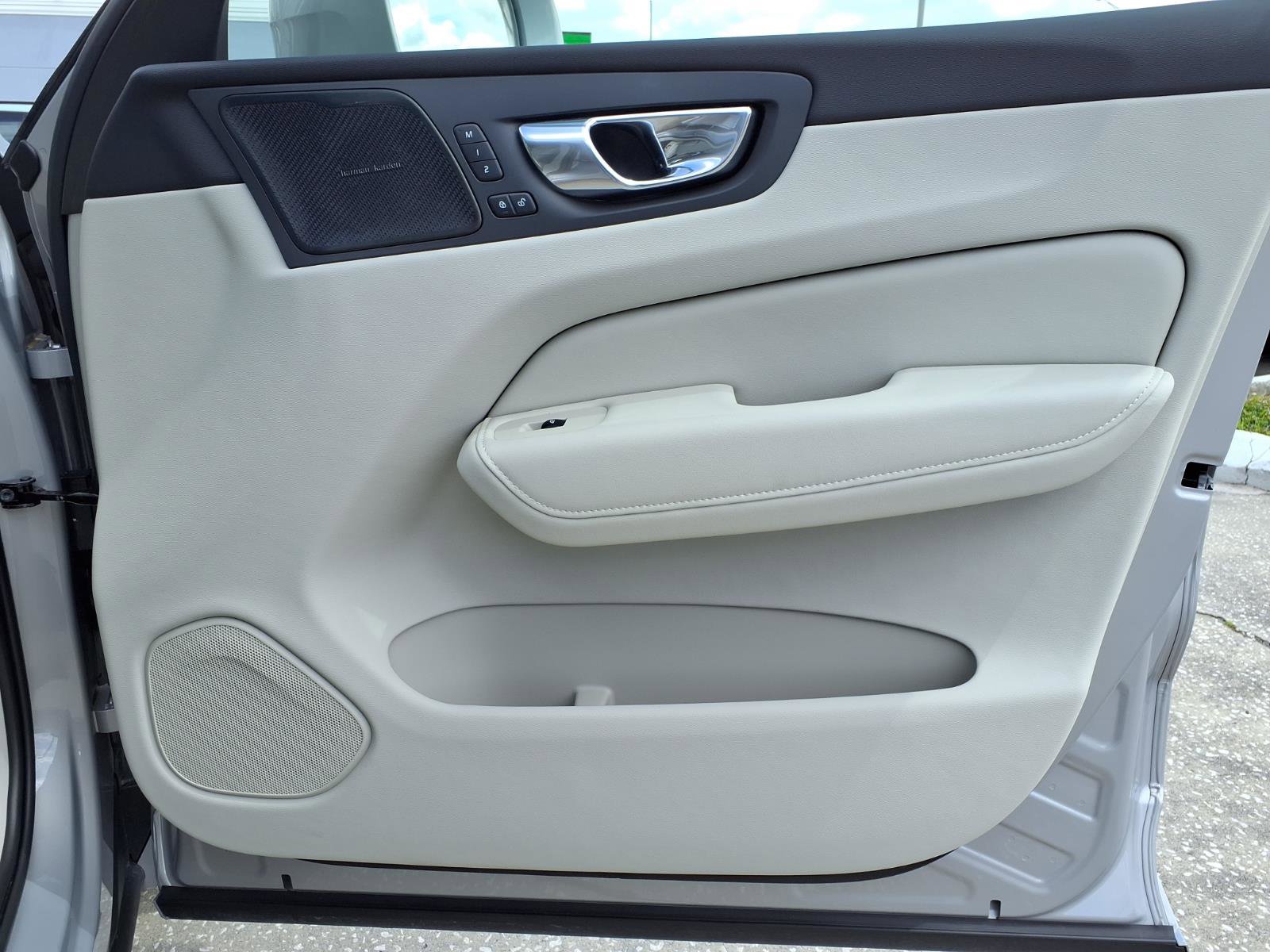 Certified 2023 Volvo XC60 B5 Ultimate w/ Climate Package AWD/4WD image 13