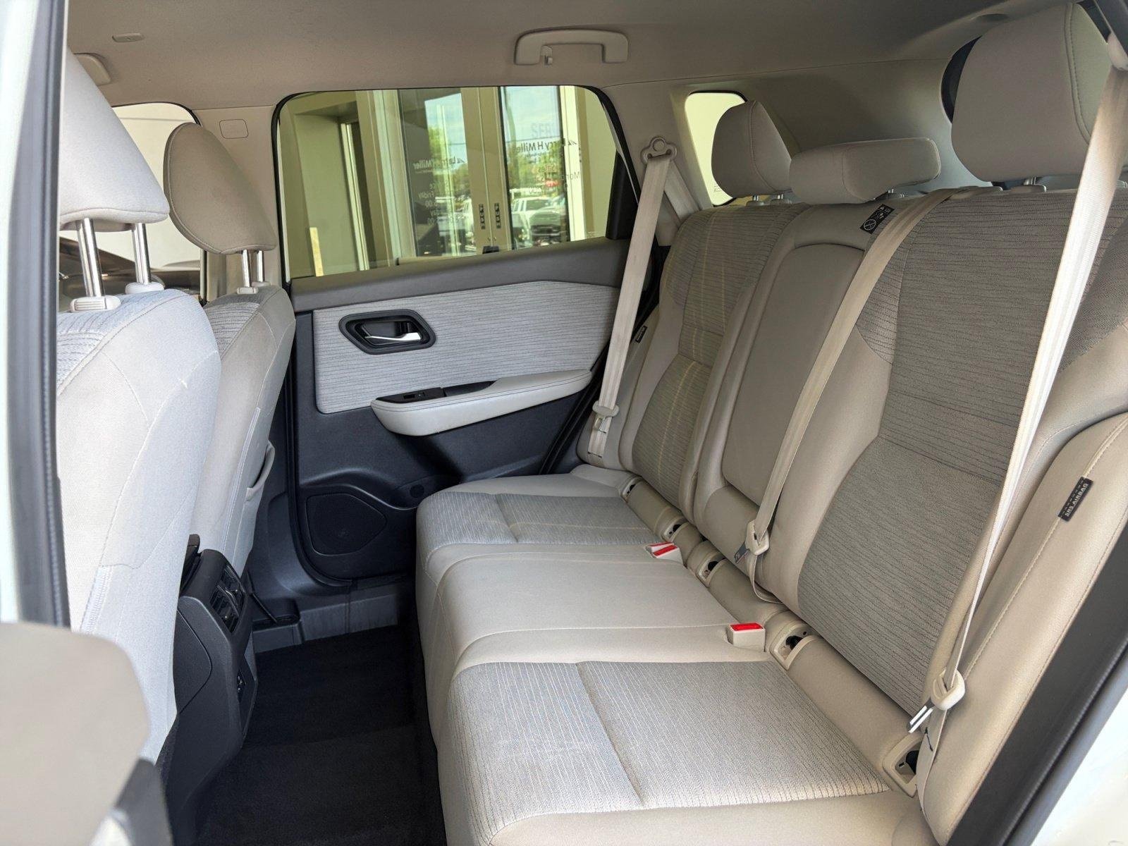 Used 2023 Nissan Rogue SV FWD image 18