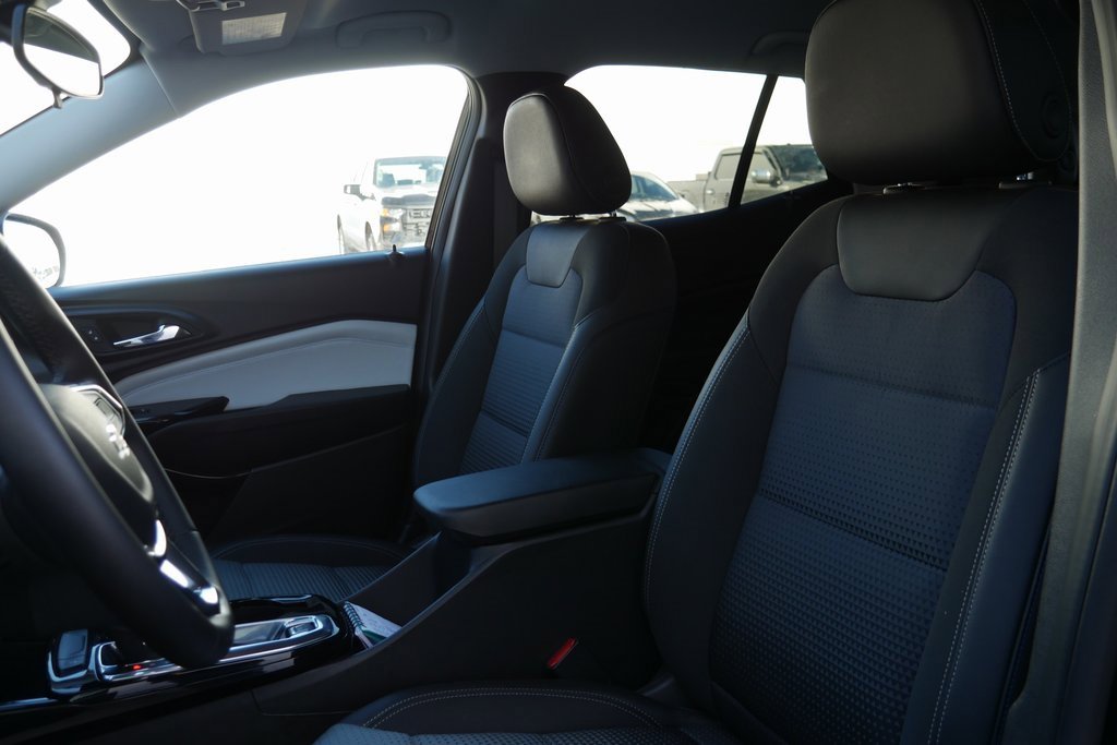 Used 2025 Chevrolet Trax LT w/ Driver Confidence Package image 9