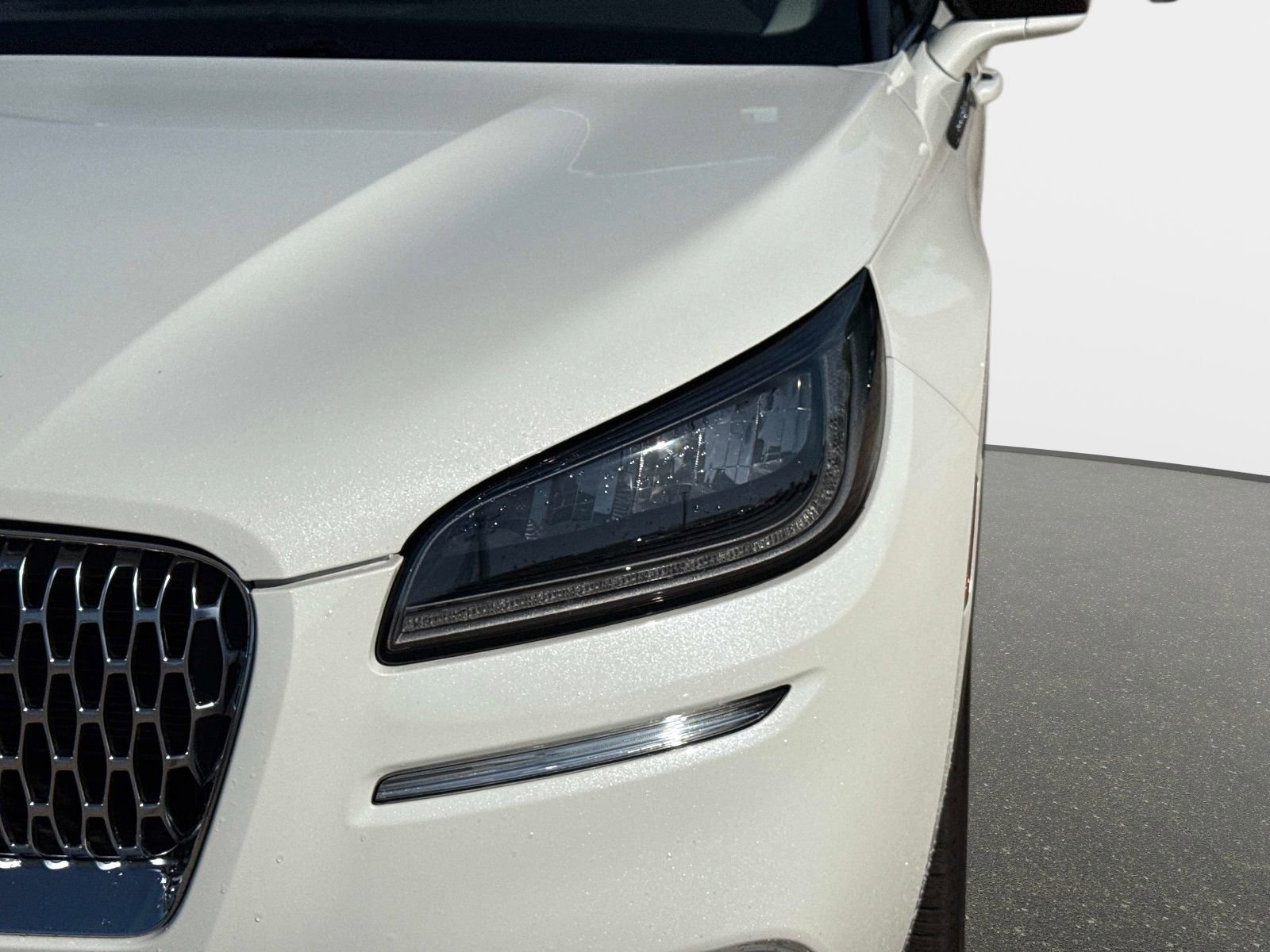 Used 2022 Lincoln Corsair FWD w/ Equipment Group 101A image 9