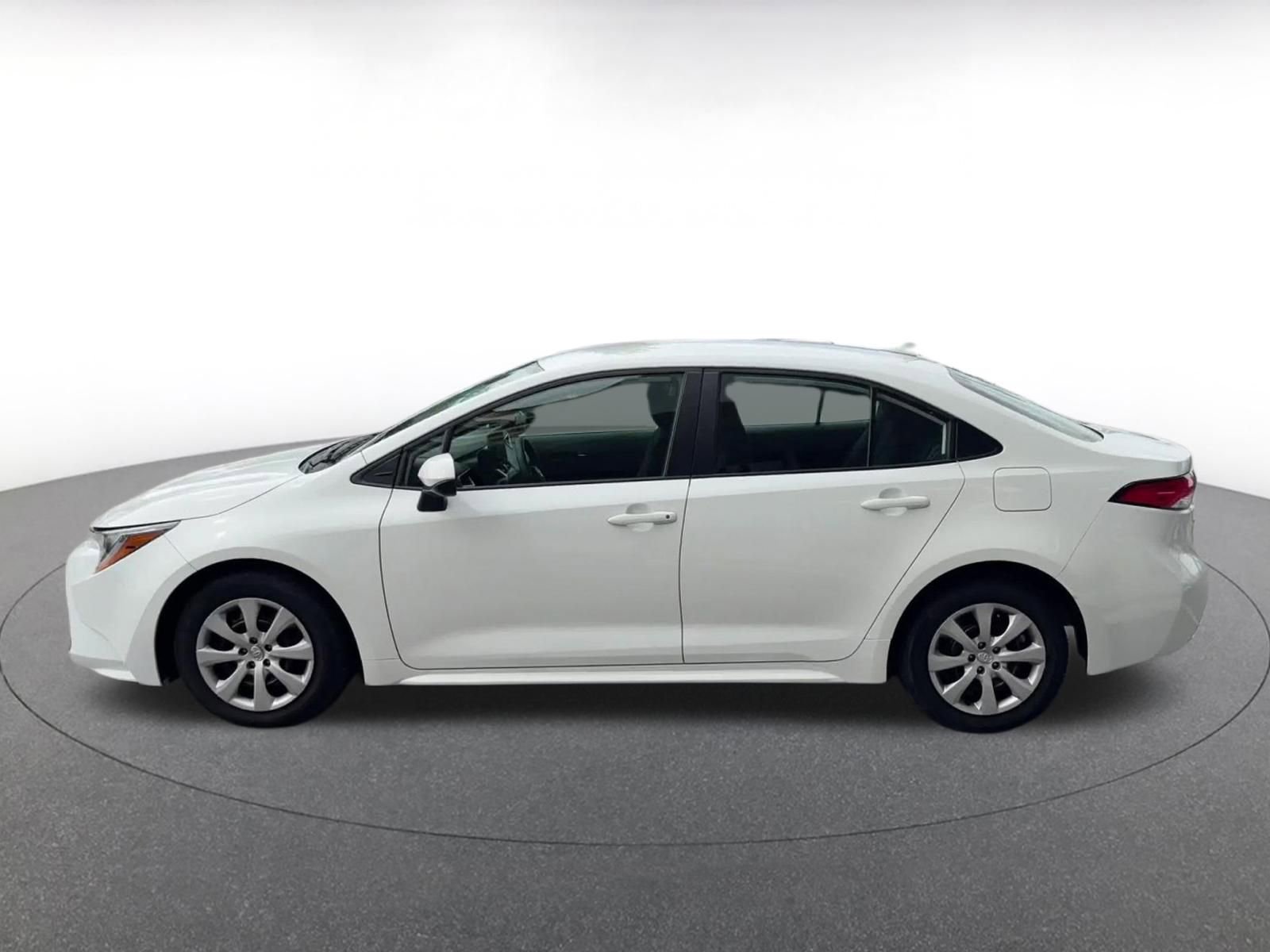 Used 2025 Toyota Corolla LE FWD image 9