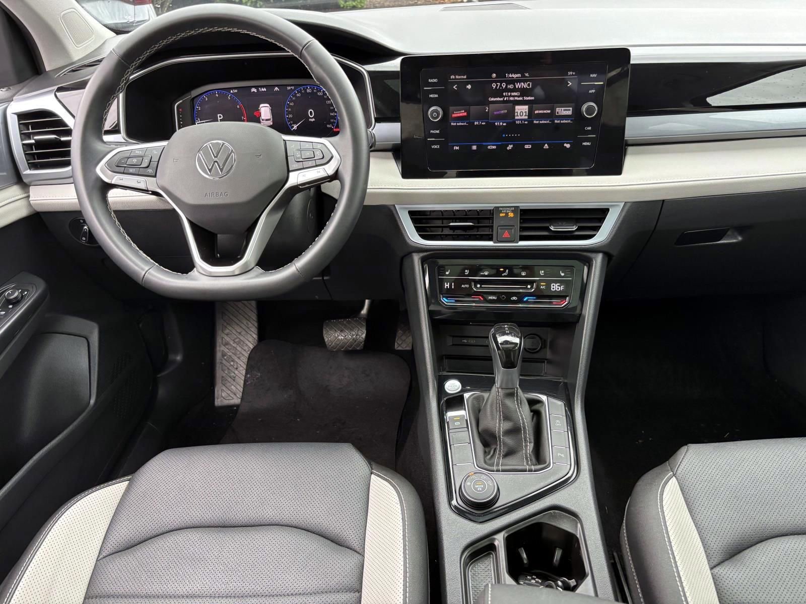 Used 2025 Volkswagen Taos SEL image 28