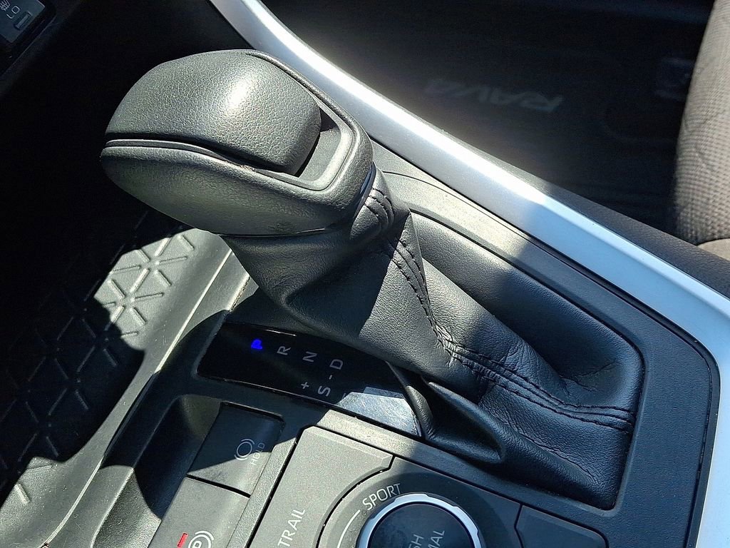 Used 2019 Toyota RAV4 XLE AWD/4WD image 16