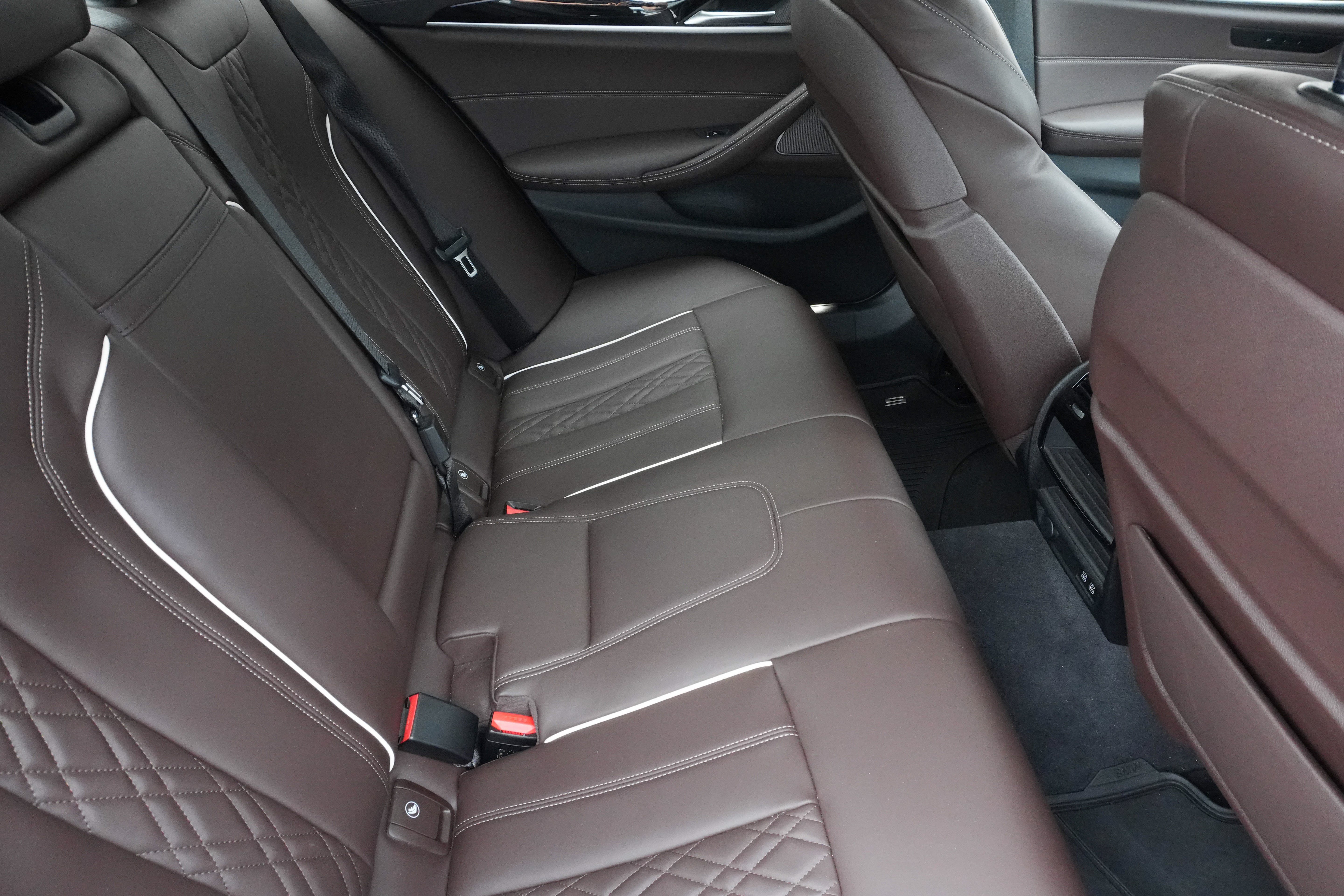 Used 2022 BMW M550i xDrive w/ Executive Package AWD/4WD image 35