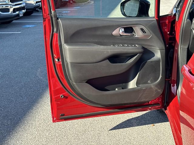 New 2026 Chrysler Pacifica Select image 10