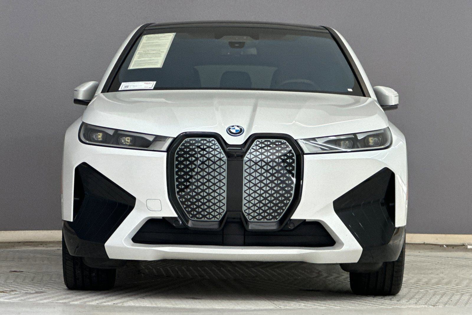 Used 2024 BMW iX xDrive50 w/ Sport Package image 5