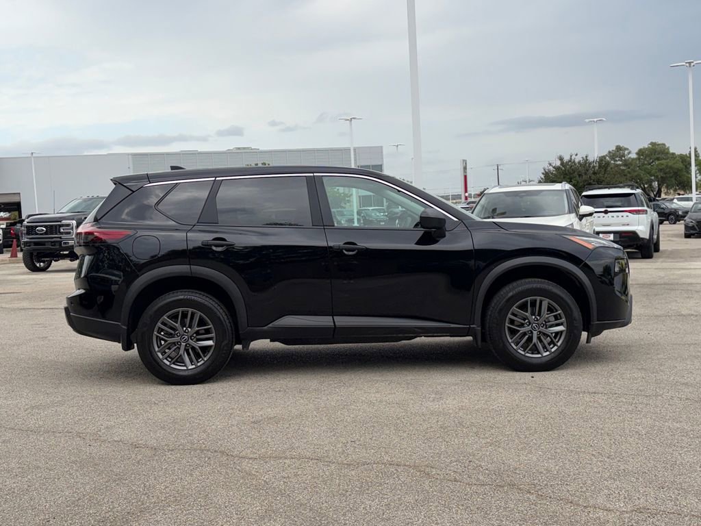Used 2025 Nissan Rogue S FWD image 4