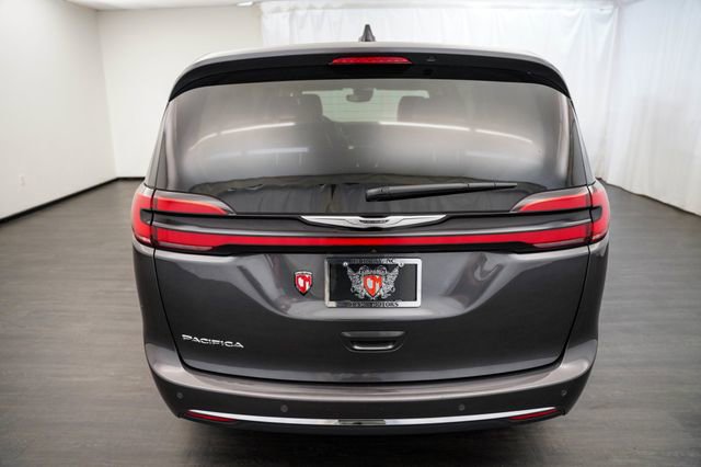 Used 2023 Chrysler Pacifica Touring-L FWD image 15
