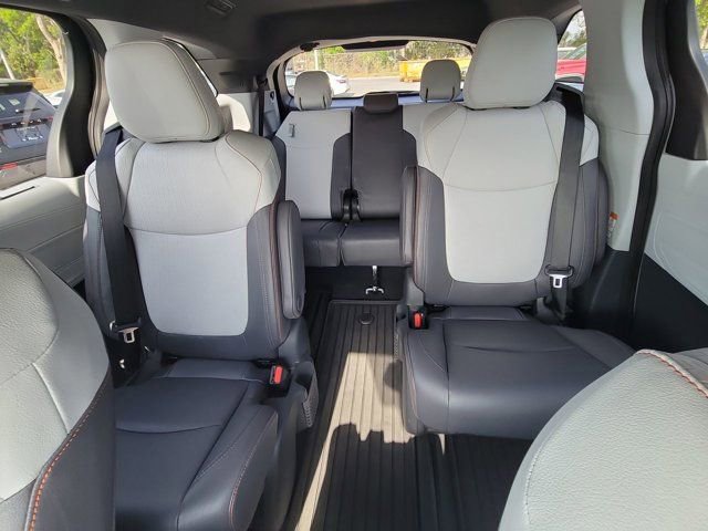 Used 2024 Toyota Sienna XSE w/ XSE Plus Package AWD/4WD image 5