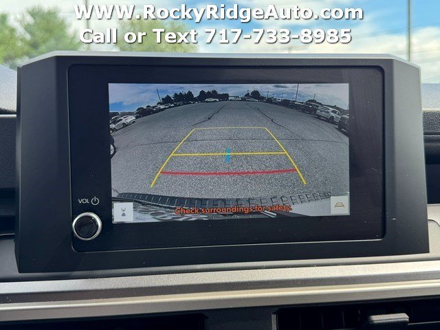Used 2025 Toyota 4Runner SR5 AWD/4WD image 17