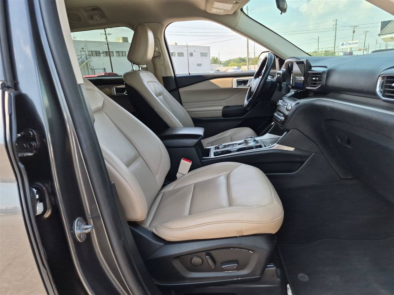 Used 2020 Ford Explorer XLT w/ Equipment Group 202A AWD/4WD image 35