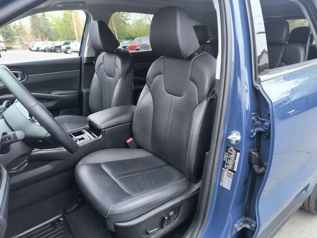 Used 2025 Kia Sorento EX w/ Panoramic Sunroof Package AWD/4WD image 11