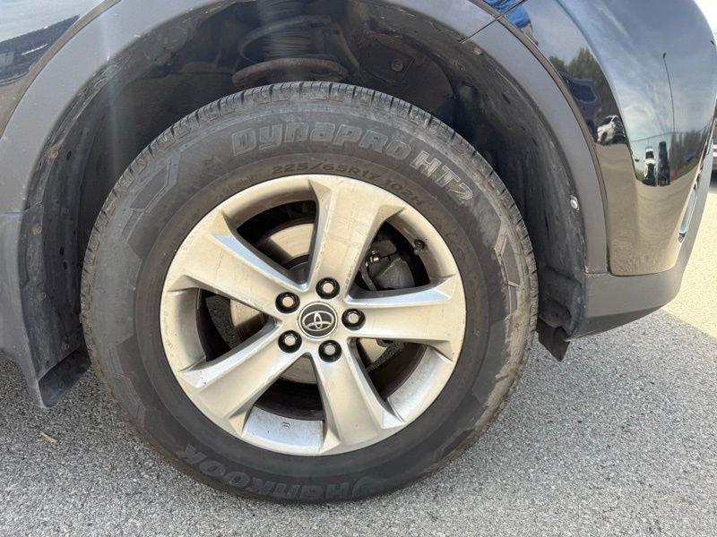 Used 2015 Toyota RAV4 XLE AWD/4WD image 4