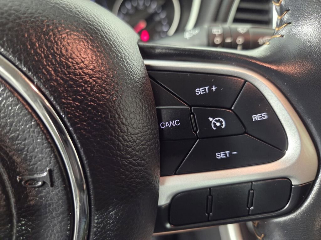 Certified 2020 Jeep Compass Latitude image 19