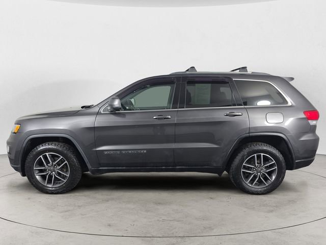 Used 2019 Jeep Grand Cherokee Laredo w/ Security & Convenience Group AWD/4WD image 2