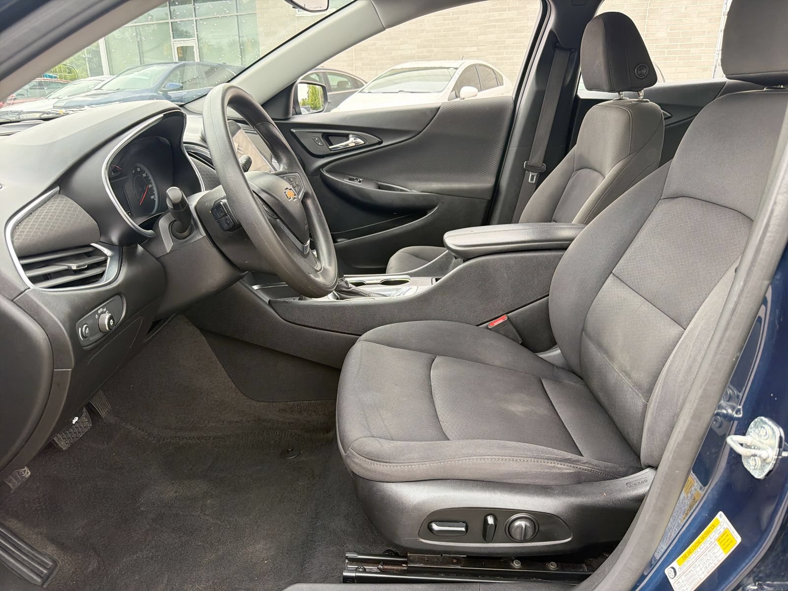 Used 2020 Chevrolet Malibu LT FWD image 13