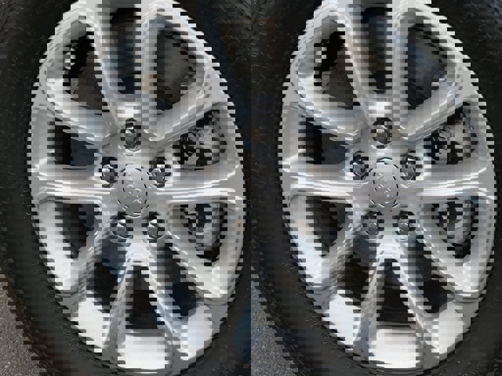 Used 2021 Jeep Grand Cherokee Laredo image 12