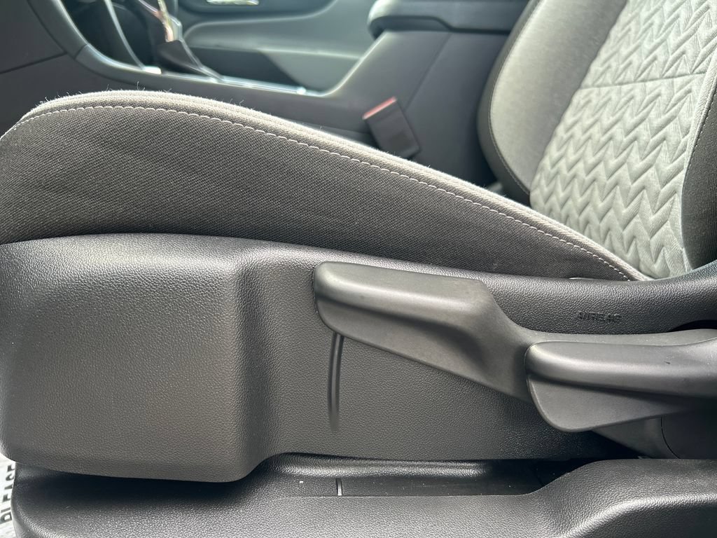 Used 2024 Chevrolet Equinox LS AWD/4WD image 19