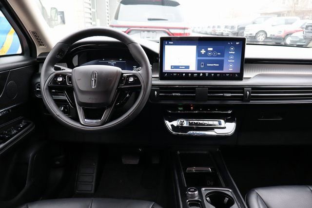 Used 2023 Lincoln Corsair AWD w/ Equipment Group 101A image 5