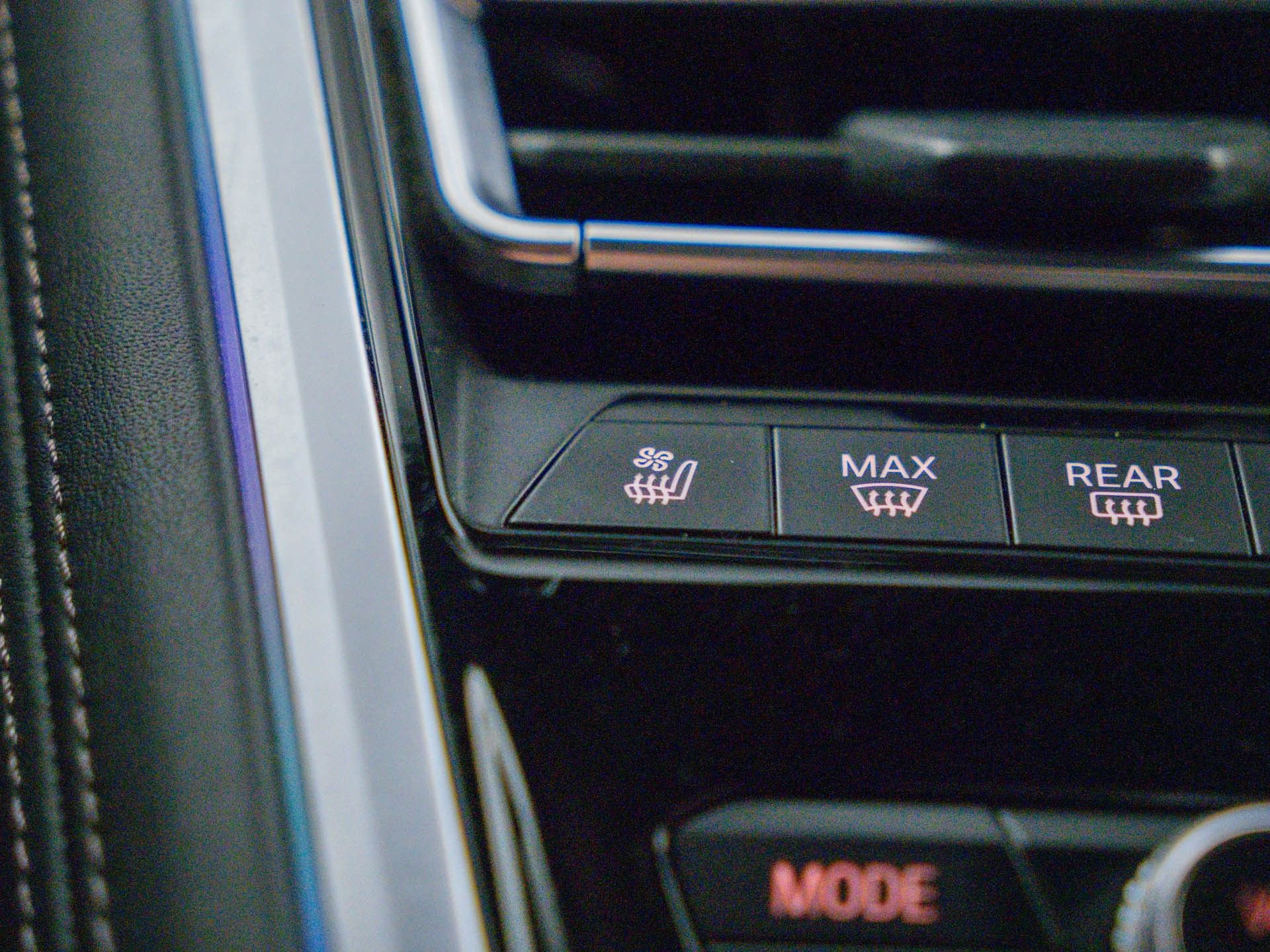 Used 2024 BMW M850i xDrive Convertible image 25