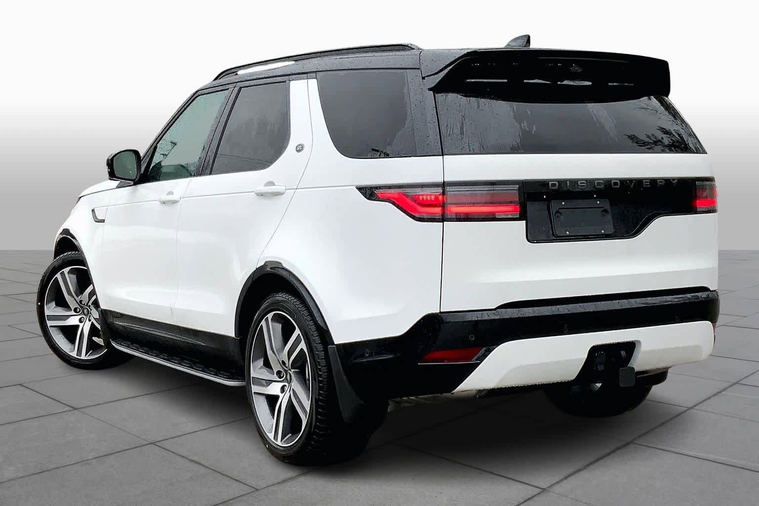 New 2026 Land Rover Discovery Dynamic SE image 3