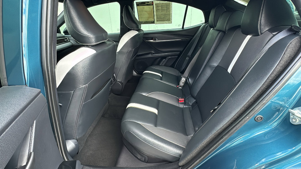 Used 2025 Toyota Camry SE w/ Convenience Package FWD image 16
