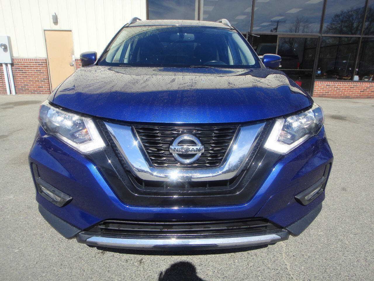 Used 2017 Nissan Rogue SV w/ SV Premium Package AWD/4WD image 2