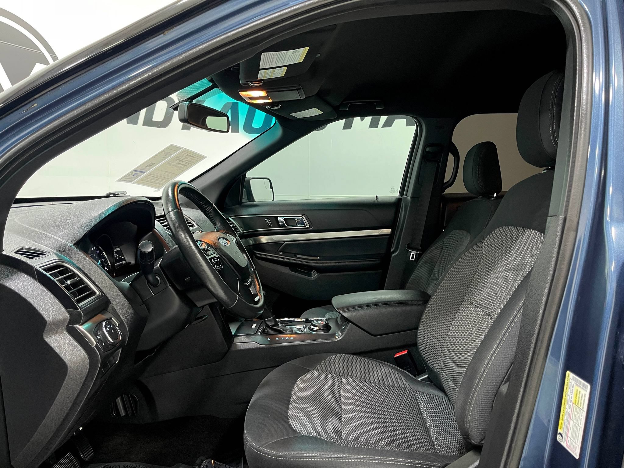 Used 2018 Ford Explorer XLT w/ Equipment Group 201A AWD/4WD image 12