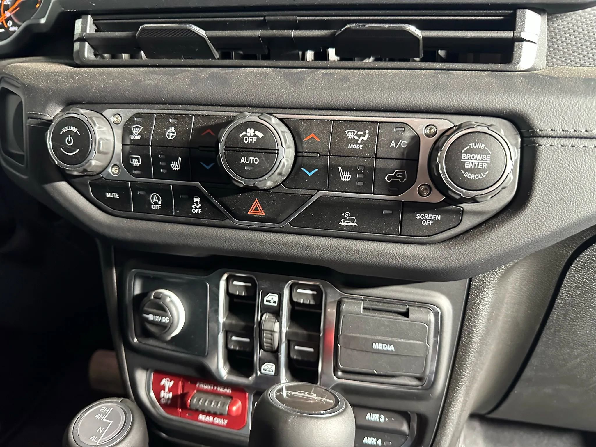 Used 2025 Jeep Gladiator Rubicon w/ Convenience Group image 3