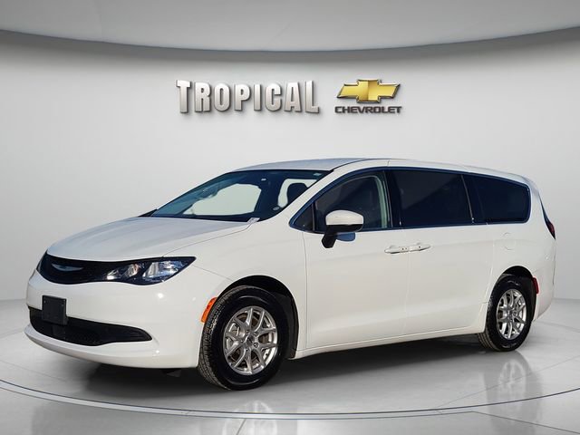 Used 2023 Chrysler Voyager LX FWD image 1