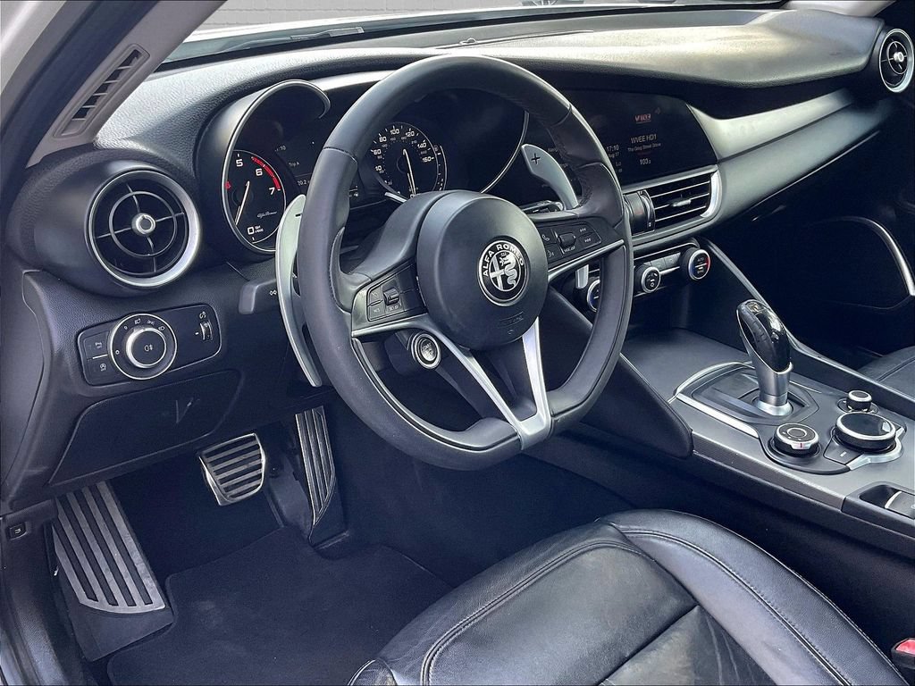 Used 2017 Alfa Romeo Giulia RWD image 11