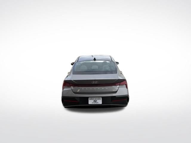 Used 2024 Hyundai Elantra Limited FWD image 4