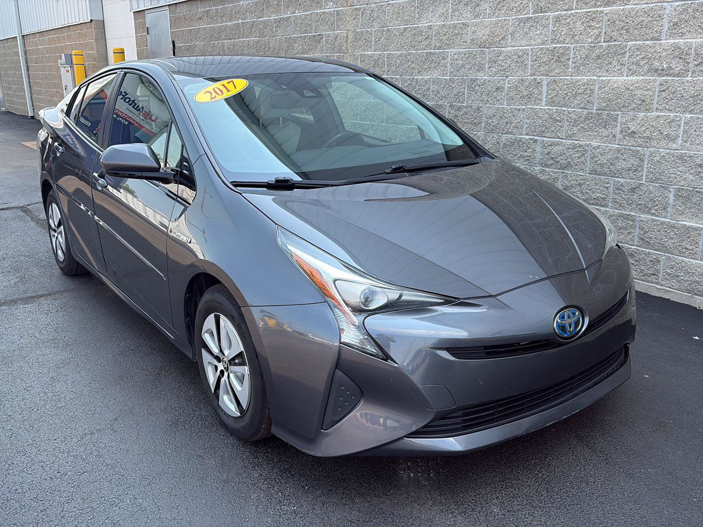 Used 2017 Toyota Prius Four w/ Advanced Technology Package FWD image 2