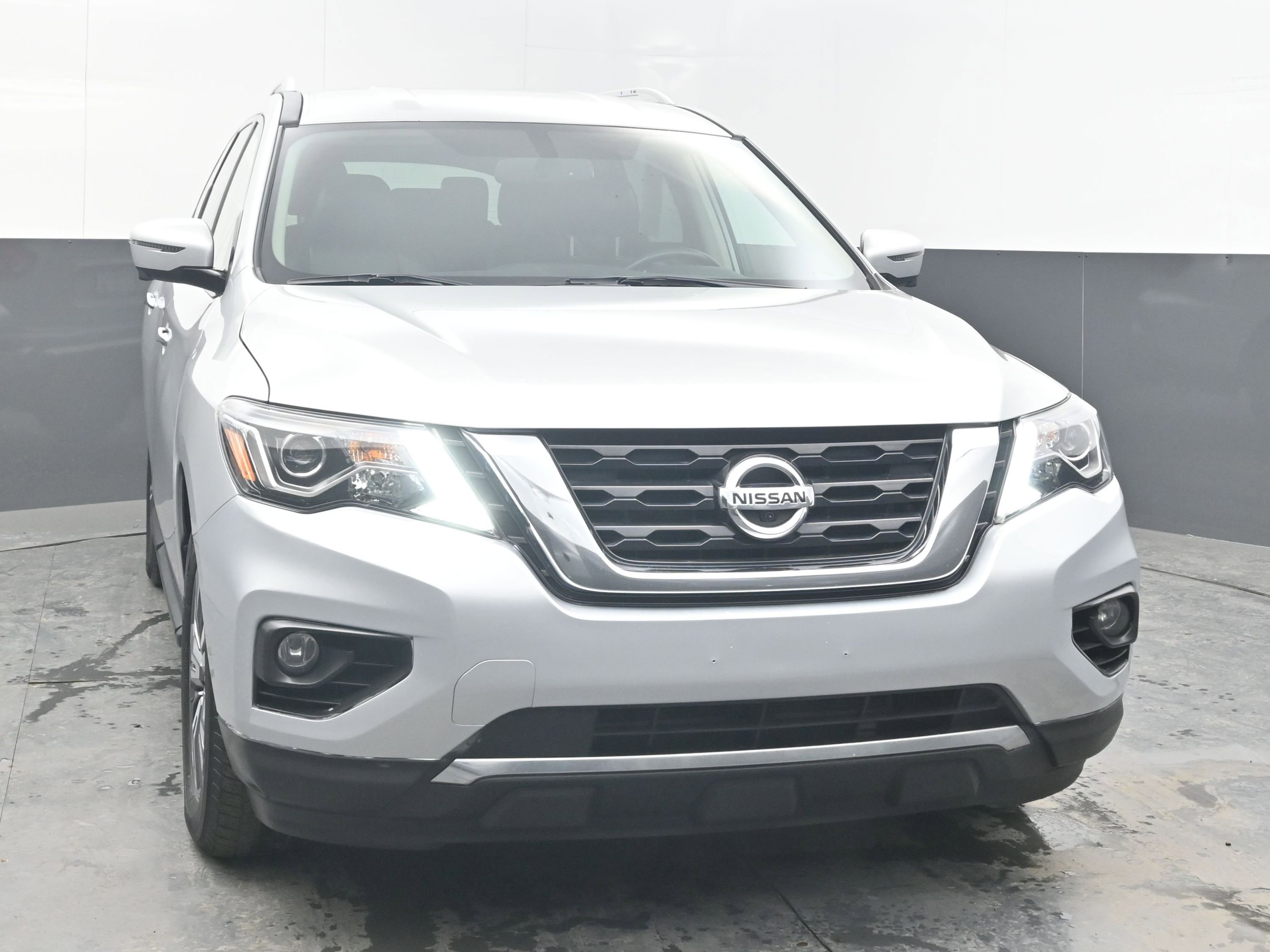 Used 2020 Nissan Pathfinder SL image 2