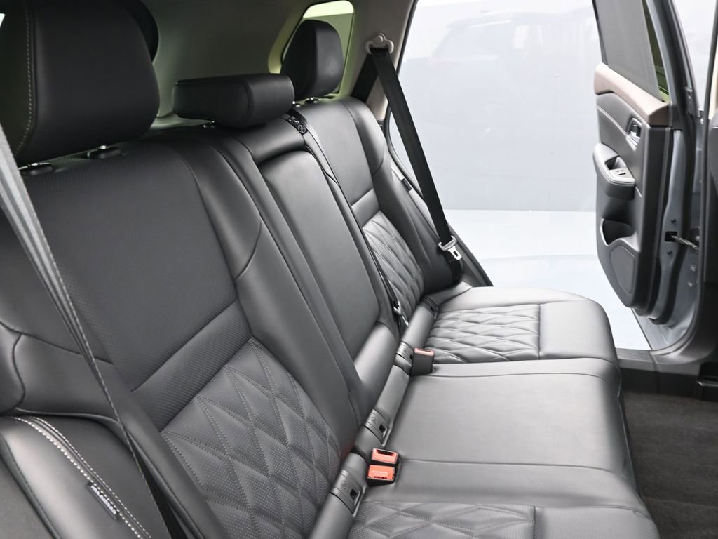 Used 2023 Nissan Rogue Platinum image 13