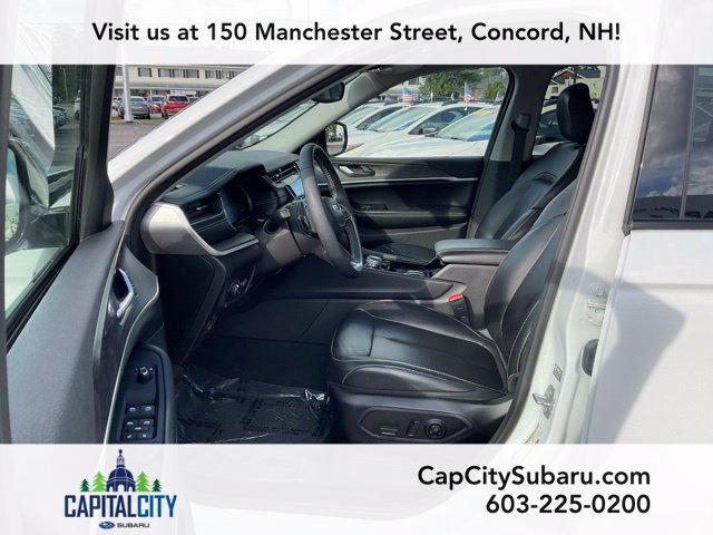 Used 2023 Jeep Grand Cherokee Limited AWD/4WD image 15