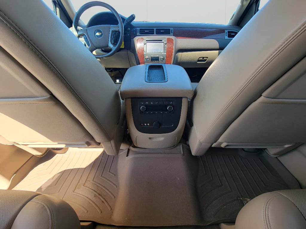 Used 2014 Chevrolet Suburban LTZ image 27