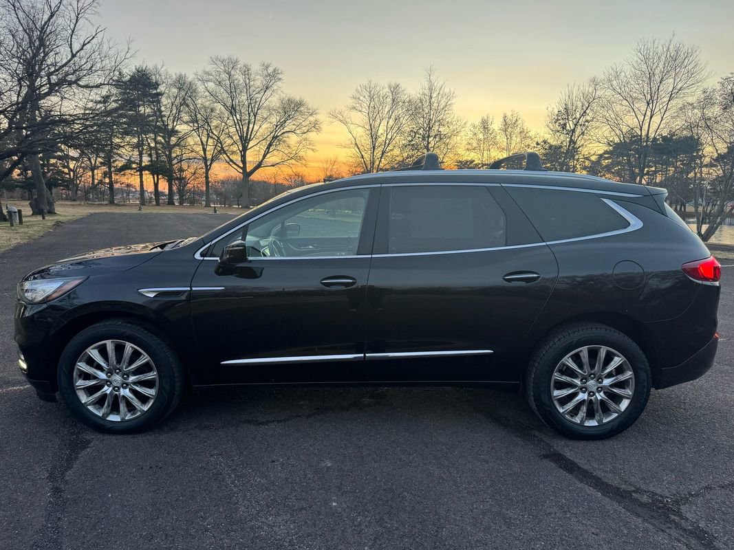 Used 2018 Buick Enclave Essence image 3