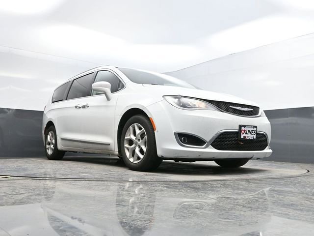 Used 2017 Chrysler Pacifica Touring-L w/ Tire & Wheel Group image 41
