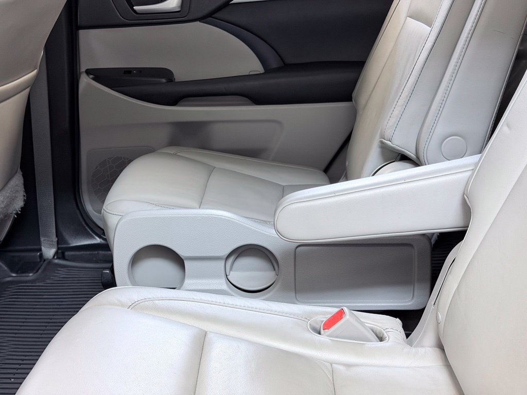 Used 2015 Toyota Highlander XLE AWD/4WD image 20