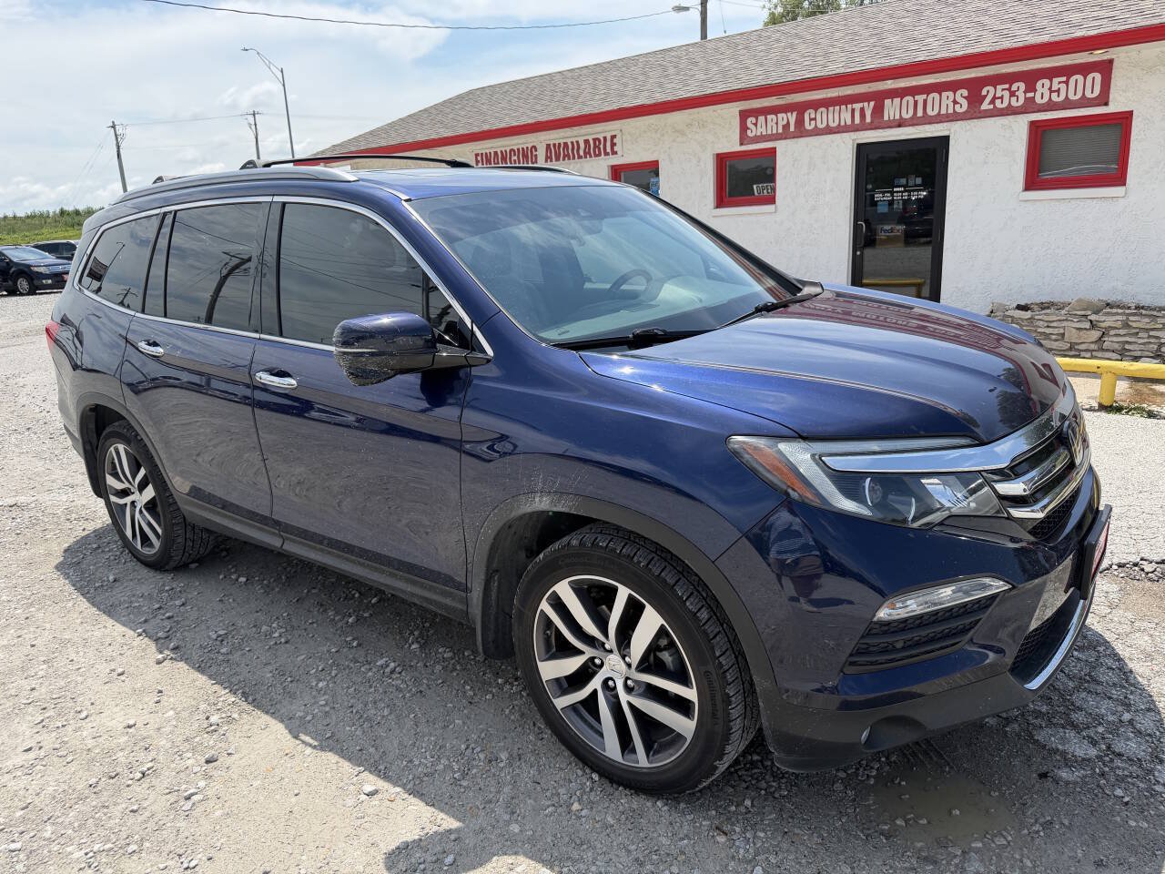 Used 2017 Honda Pilot Touring video 1