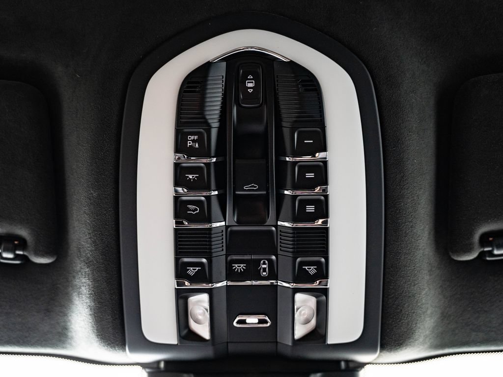 Certified 2024 Porsche Macan GTS AWD/4WD image 39