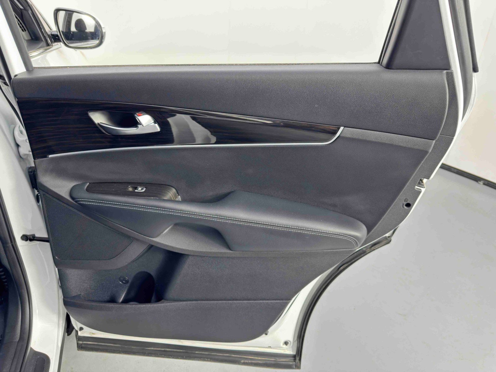 Used 2019 Kia Sorento LX image 38