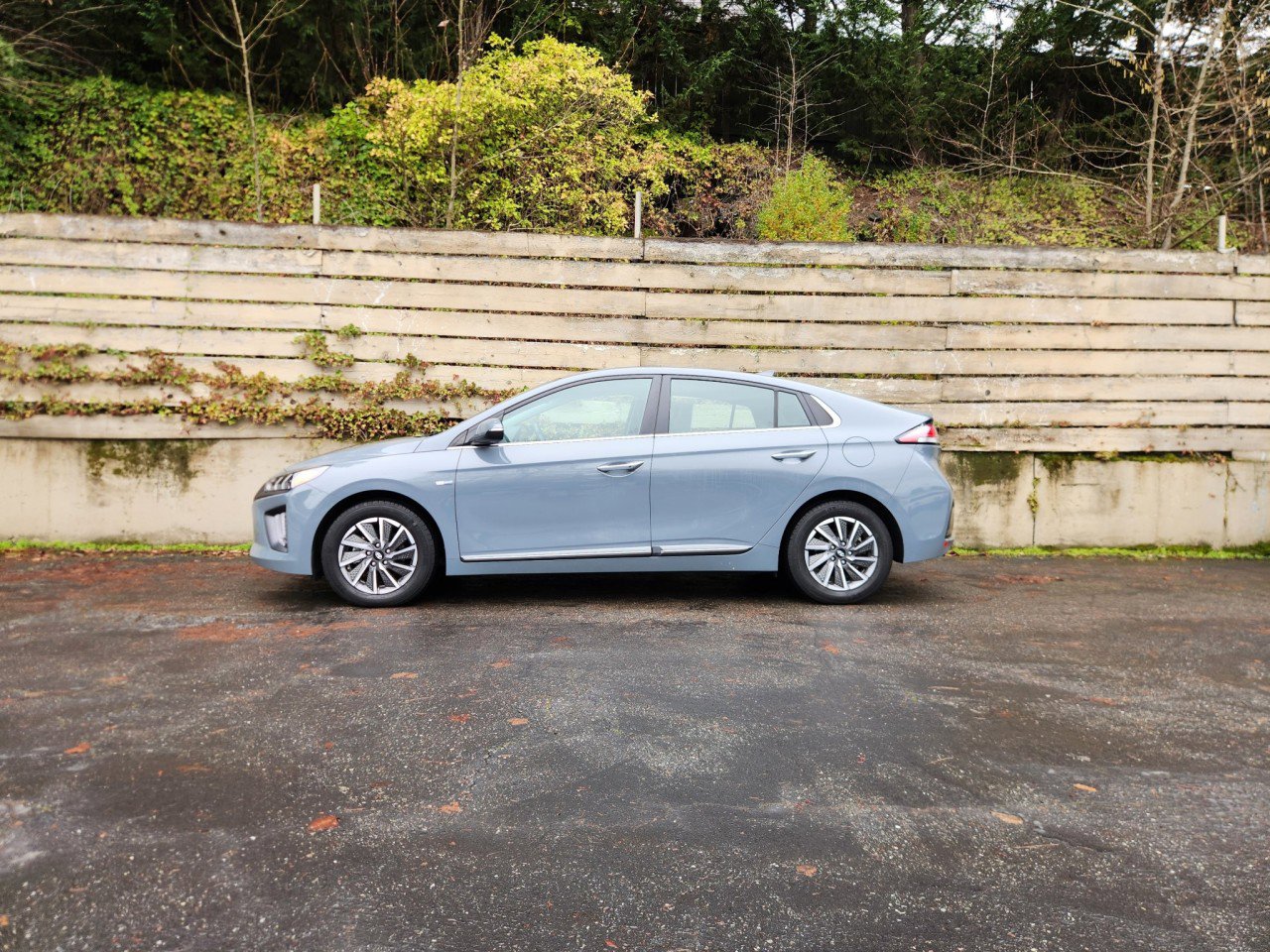 Used 2020 Hyundai Ioniq Limited image 5