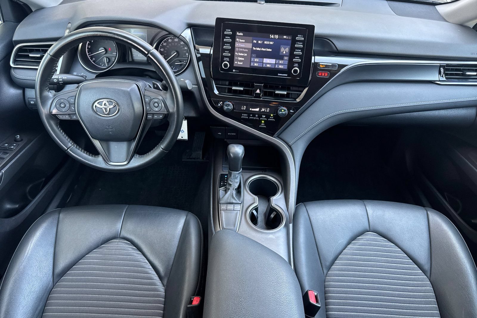 Used 2022 Toyota Camry SE FWD image 13