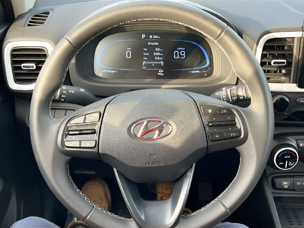 Used 2025 Hyundai Venue Limited FWD image 11